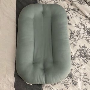 Snuggle Me Organic Infant Lounger